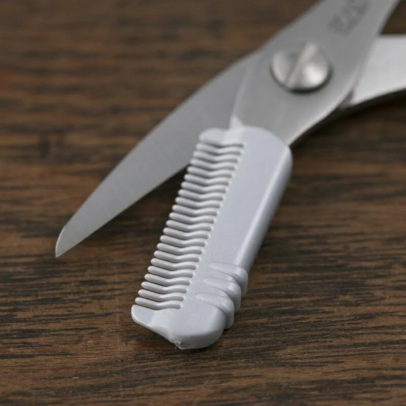 Kai Seki Magoroku Beard Trimming Scissors with Comb [000HC1814] - Image 5